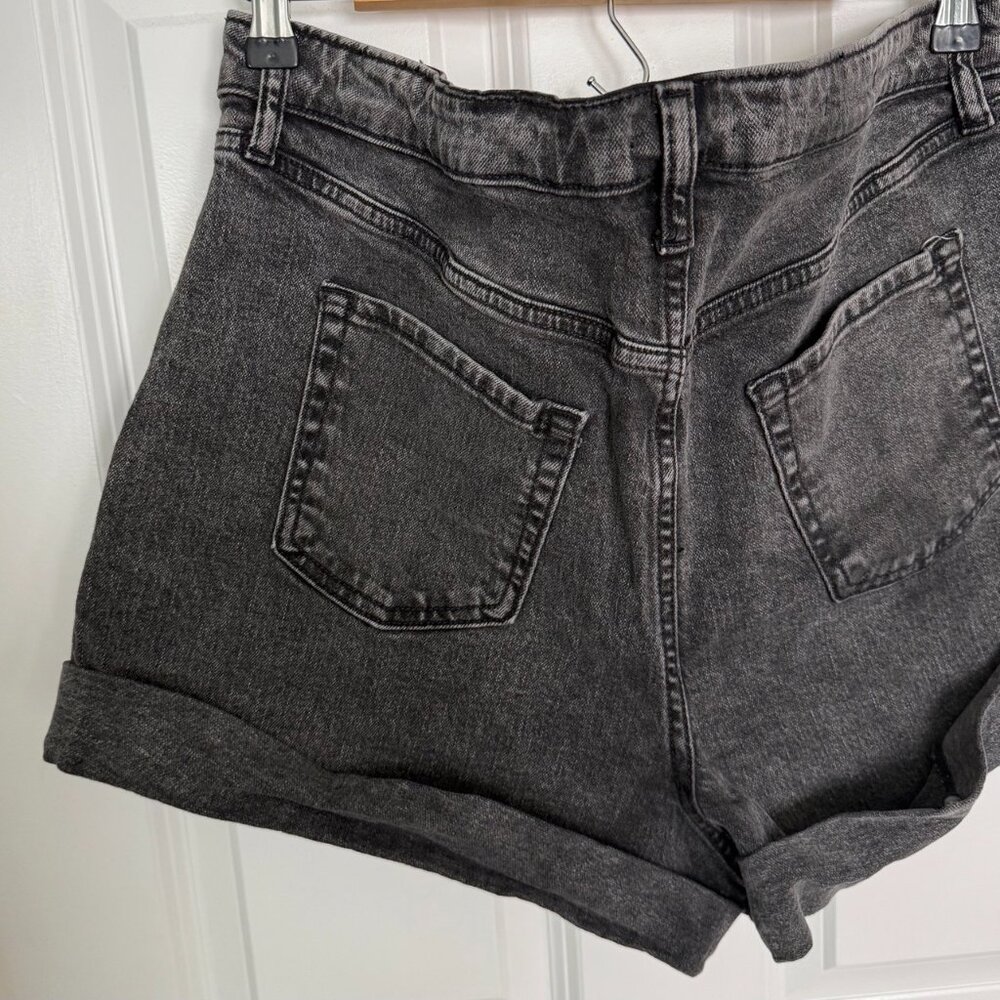 Wild Fable Super High Rise Rolled Cuff Shorts Size 14 Black/Grey Wash 2.5 inch - Picture 7 of 7